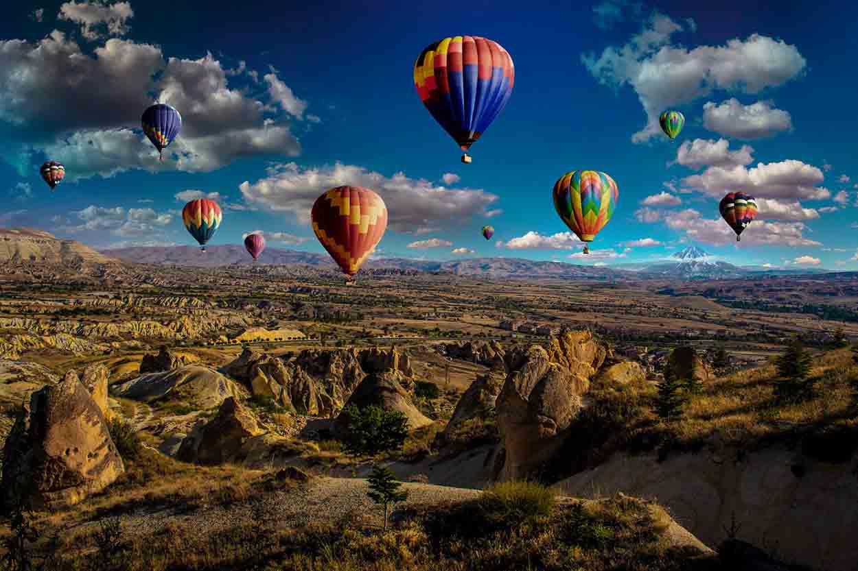 hot air balloons over canyon date idea
