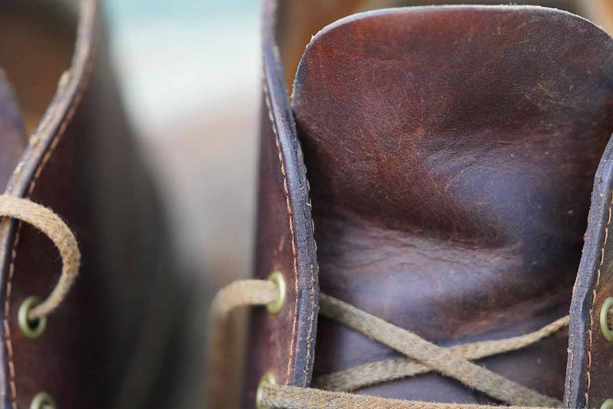 boot lacing and tongue details