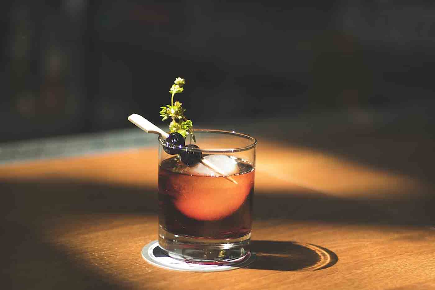 manhattan cocktail drink