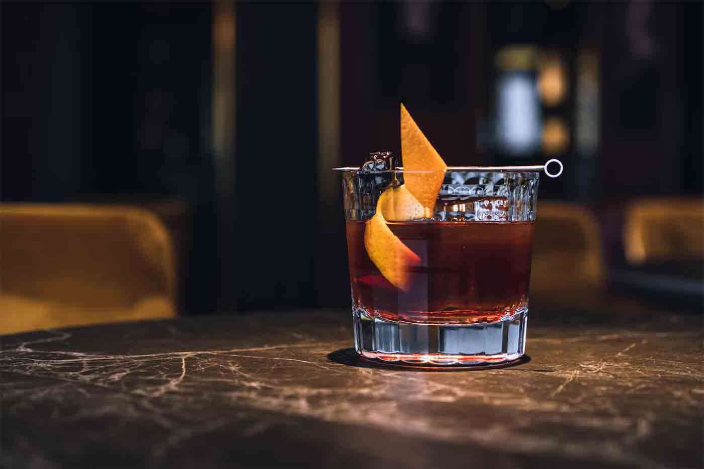 old fashioned cocktail drink