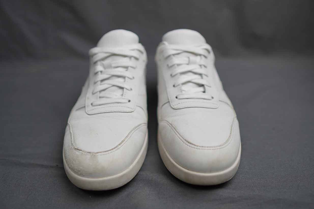 court sneaker white front